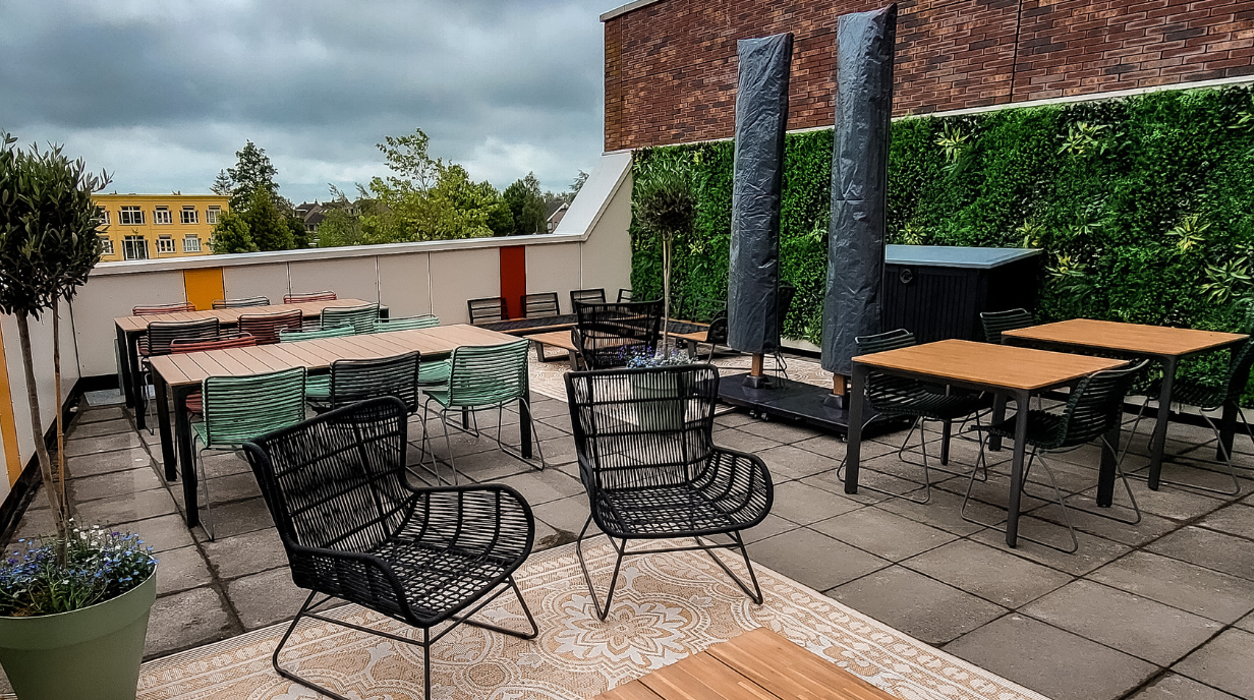 Dakterras Middelbare School – Dakterras Inrichting – Inrichting Dakterras – Ross Tucker Projectinterieur (2)