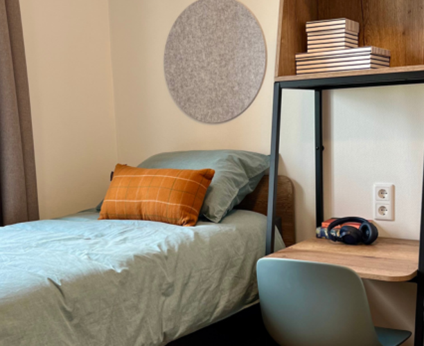 Studentenkamer inrichting voor scholieren van de Zeevaart