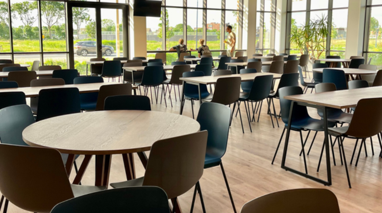 Kantine Middelbare School – Kantine Inrichting – Inrichting Kantine – Ross Tucker Projectinterieur (4)