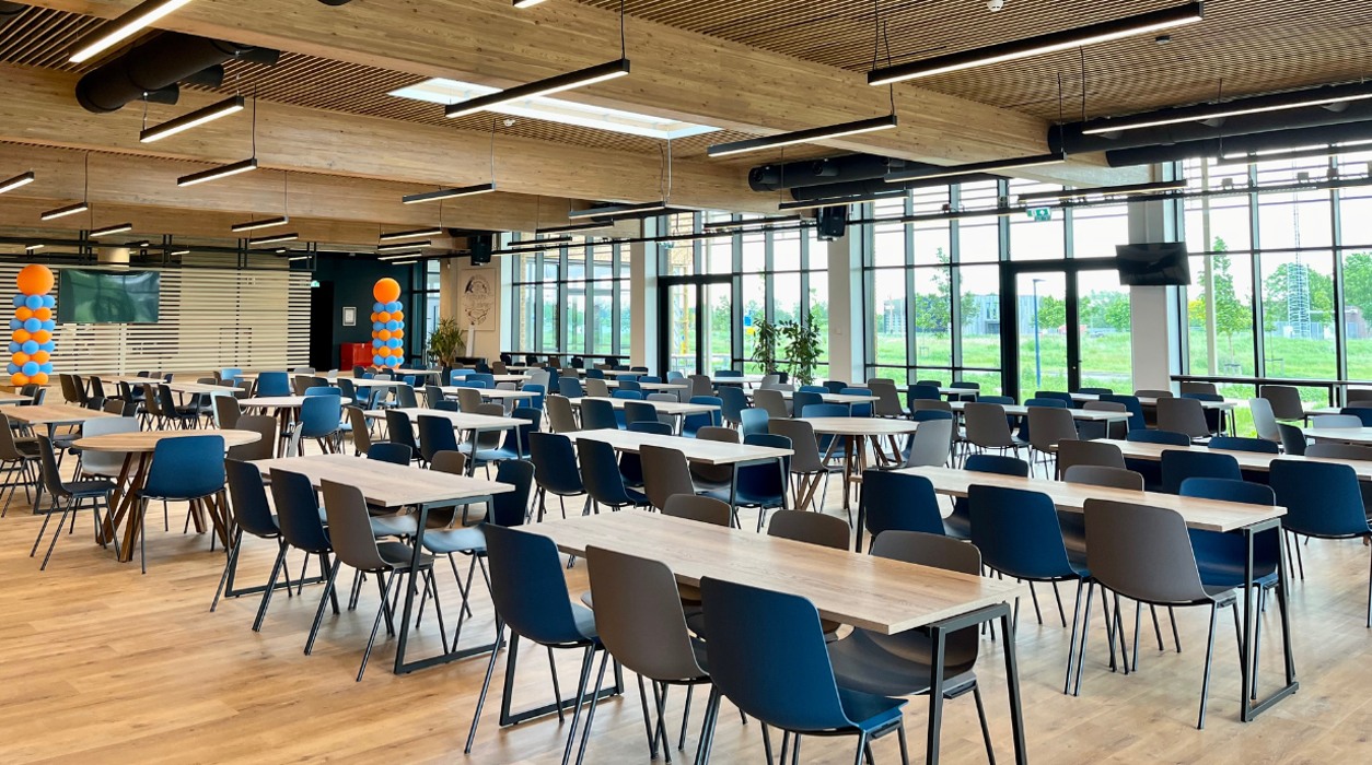 Kantine Middelbare School – Kantine Inrichting – Inrichting Kantine – Ross Tucker Projectinterieur