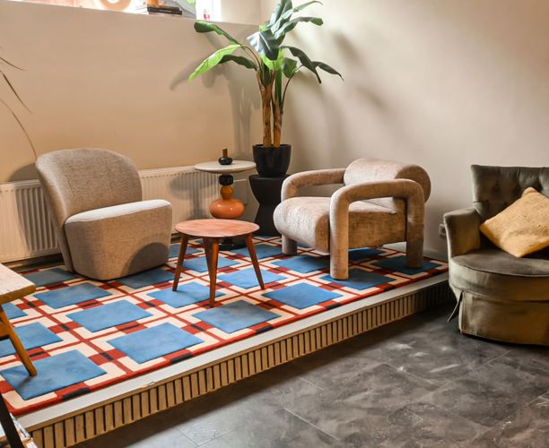 Kleurrijk interieur voor Café en Galerij MINA